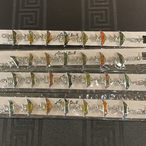 👋 3/$15 FASHION JEWELRY FISH BRACELET NWT - Picture 6 of 6